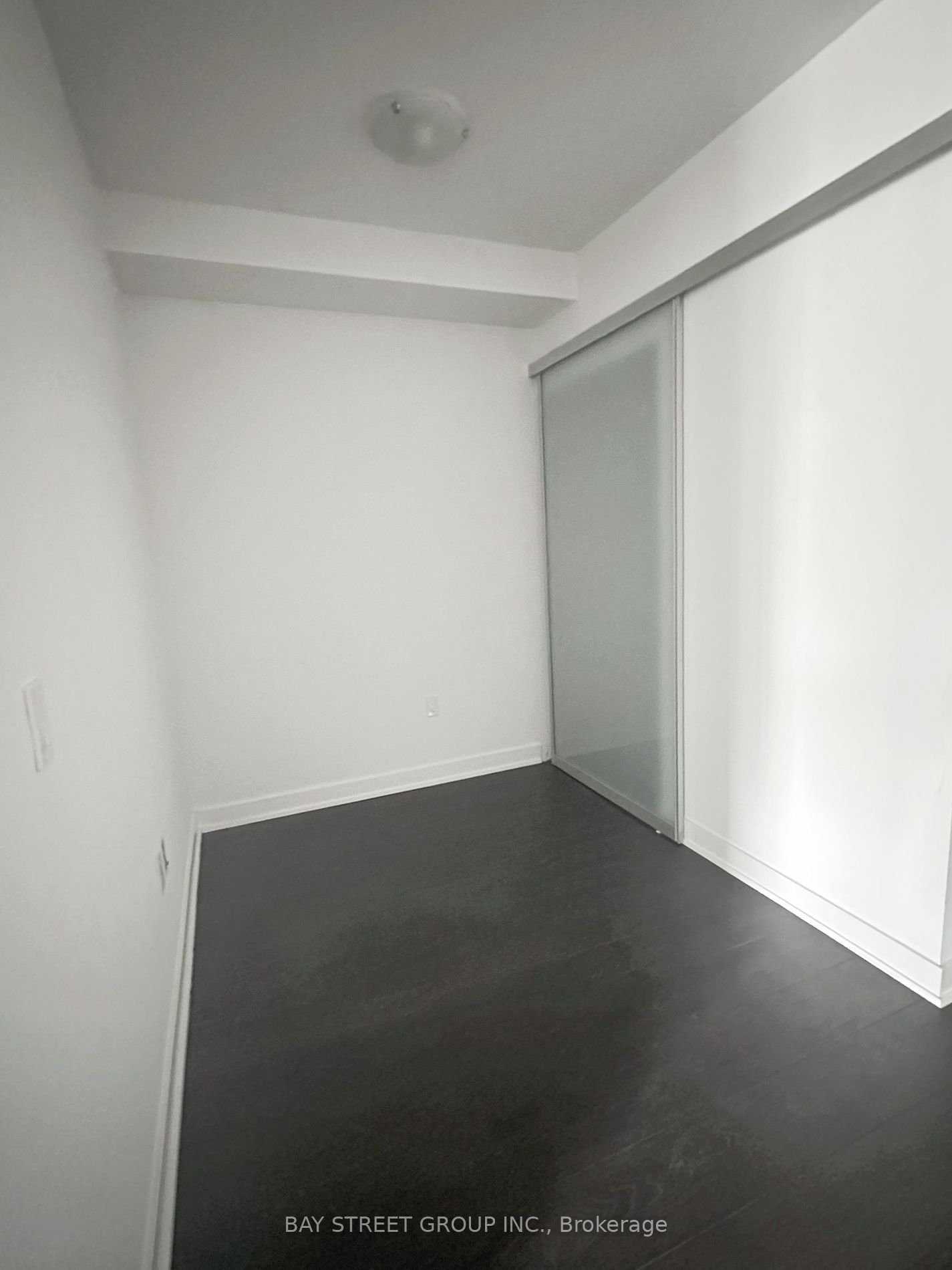99 Broadway Ave, unit 911 for rent - image #10