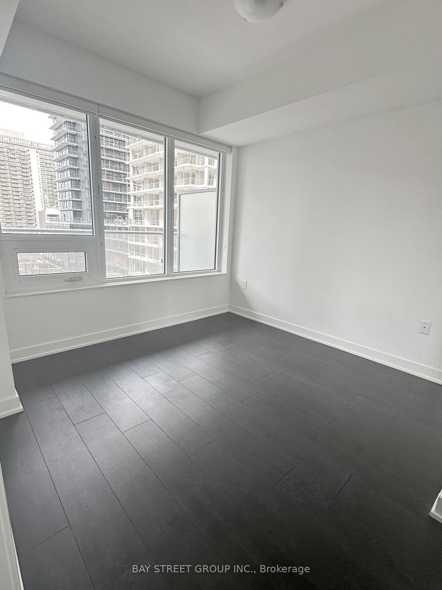 99 Broadway Ave, unit 911 for rent - image #2