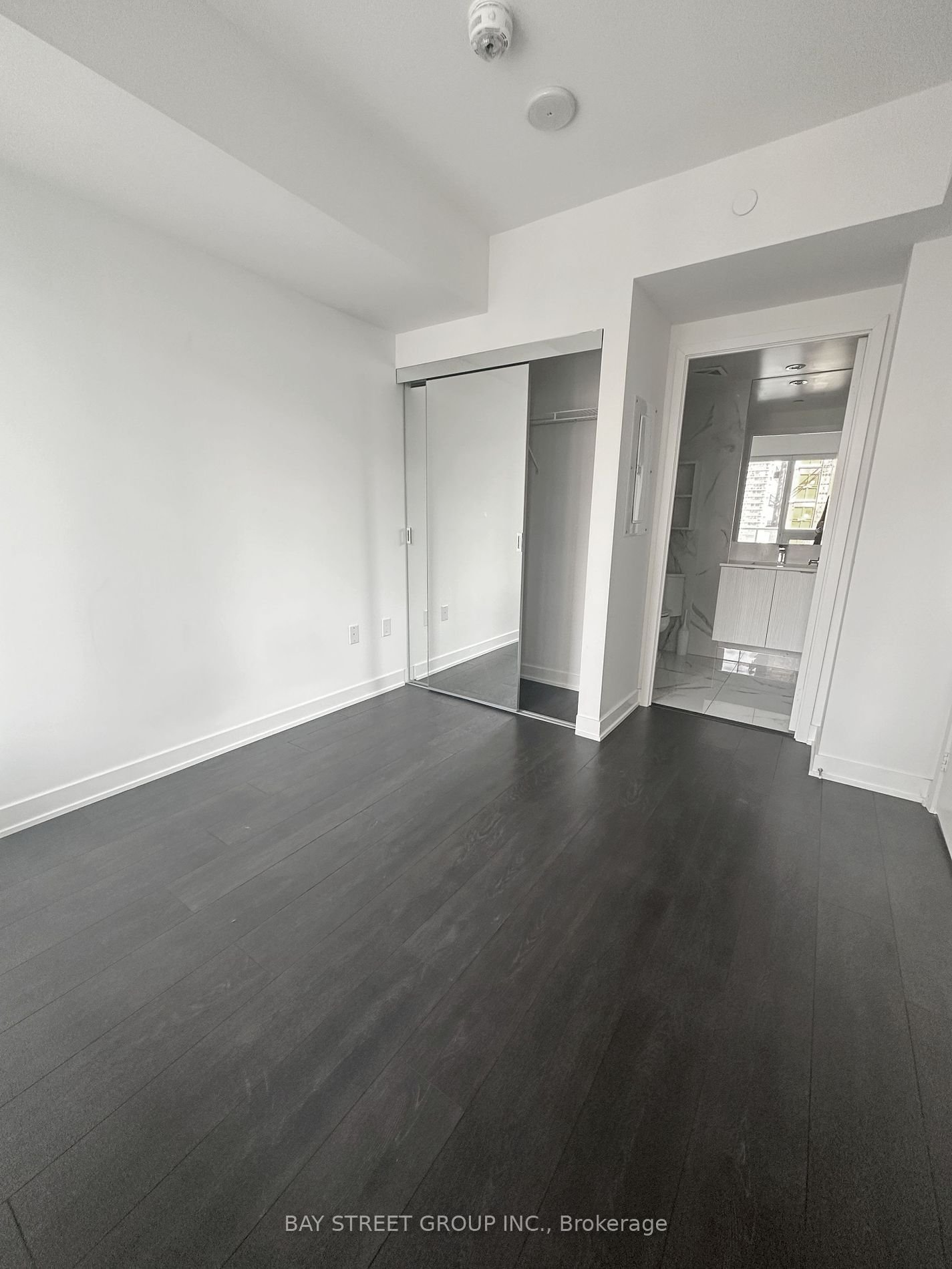 99 Broadway Ave, unit 911 for rent - image #3
