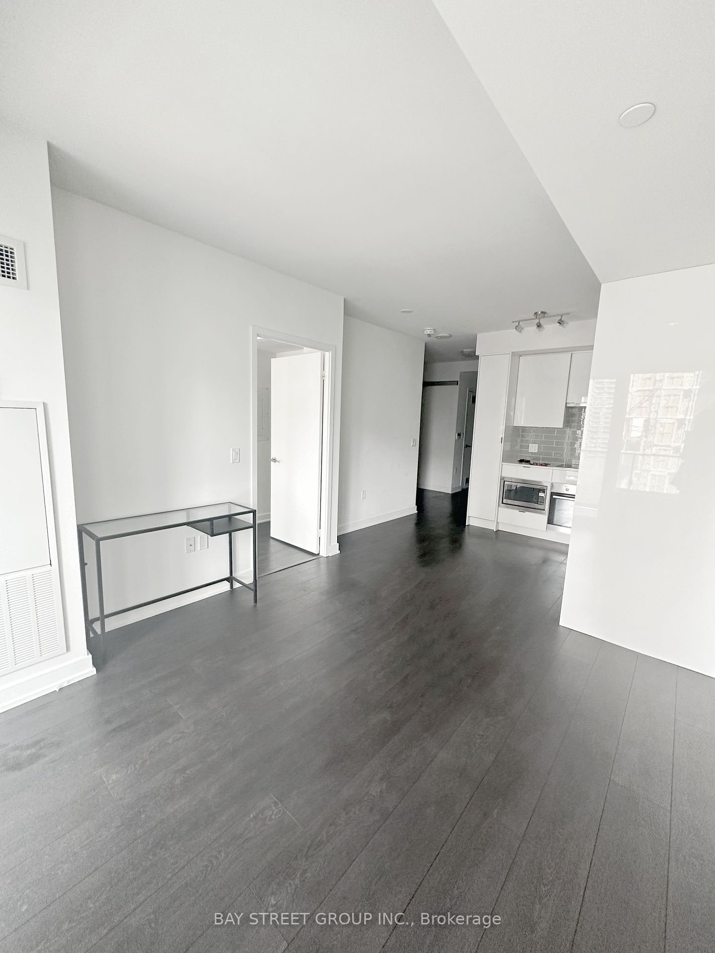 99 Broadway Ave, unit 911 for rent - image #6