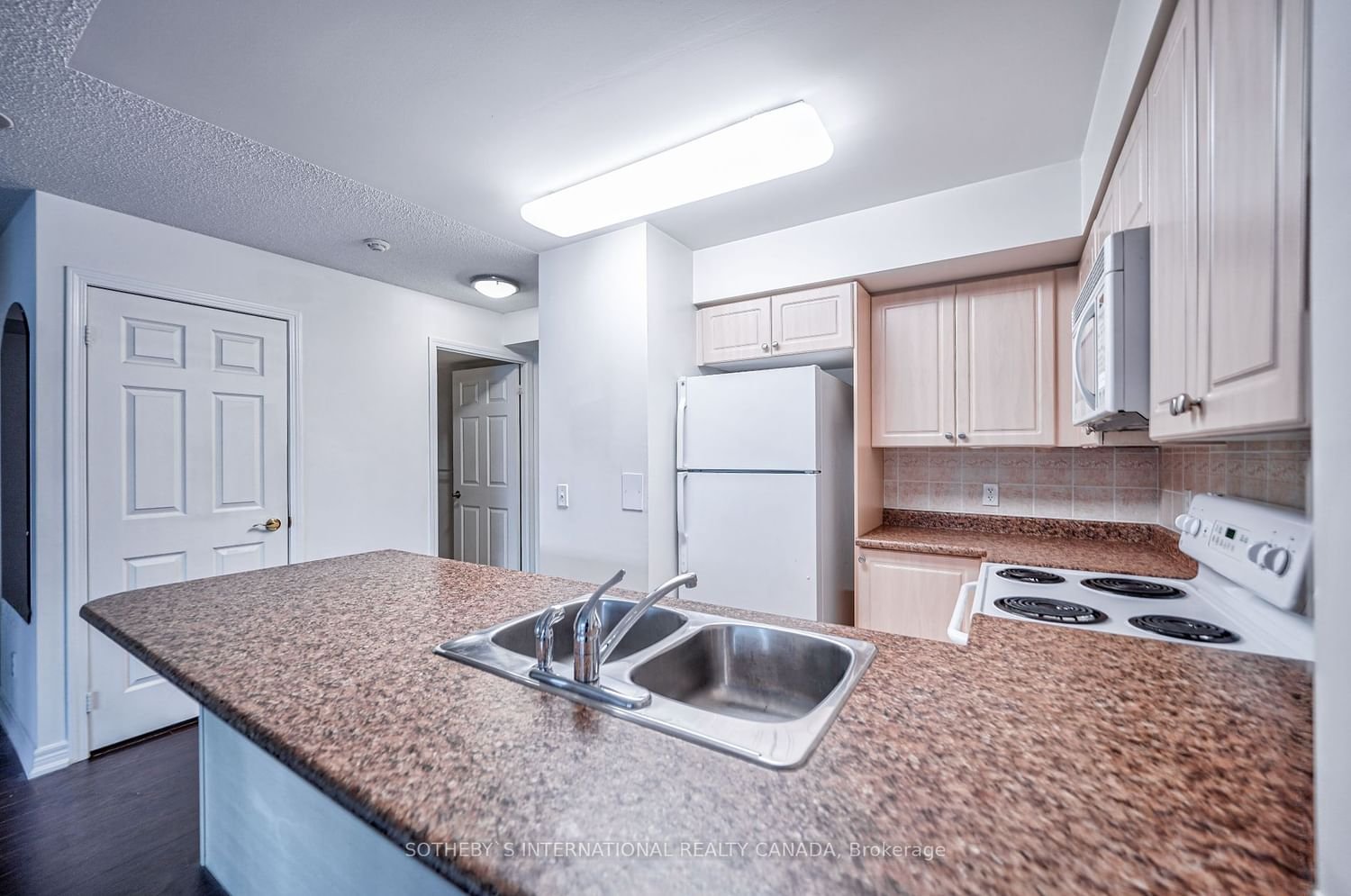 30 Grand Trunk Cres, unit 305 for rent - image #15