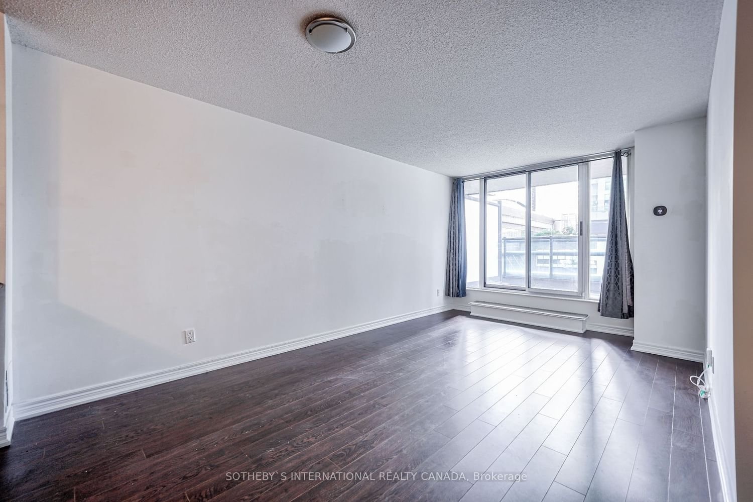 30 Grand Trunk Cres, unit 305 for rent - image #20