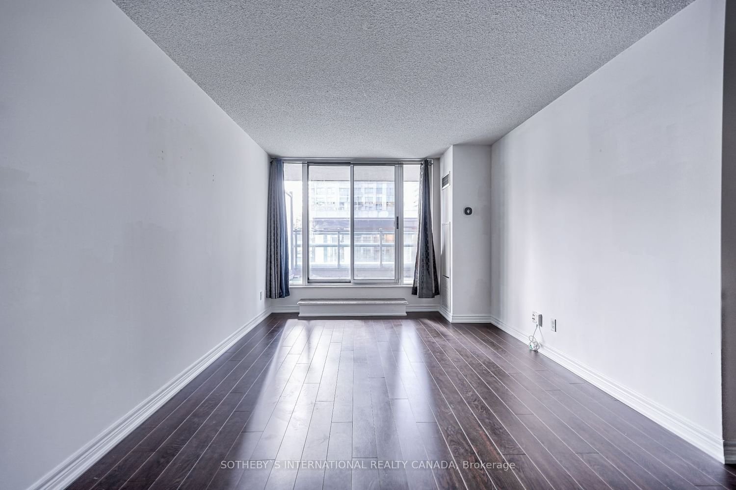 30 Grand Trunk Cres, unit 305 for rent - image #21