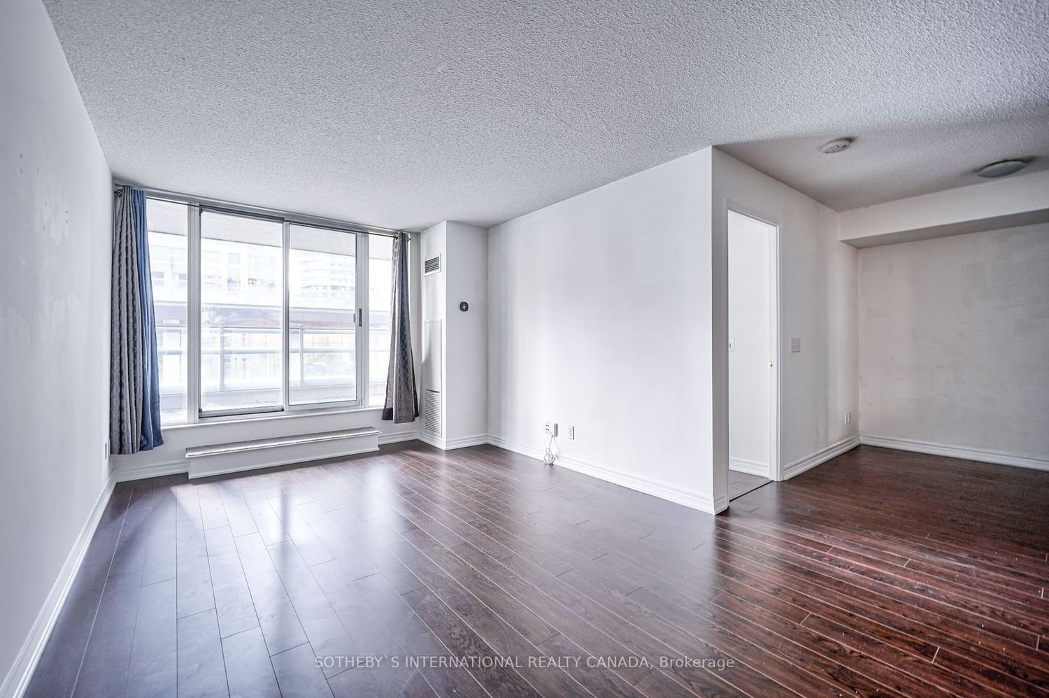 30 Grand Trunk Cres, unit 305 for rent - image #22