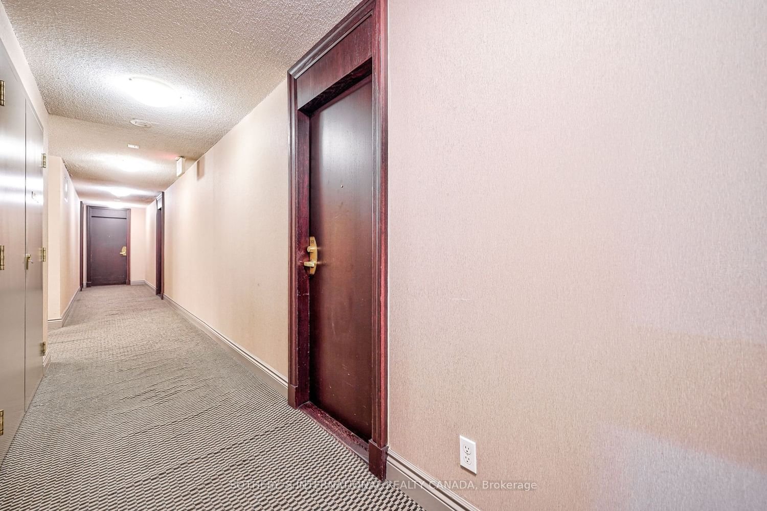 30 Grand Trunk Cres, unit 305 for rent - image #5