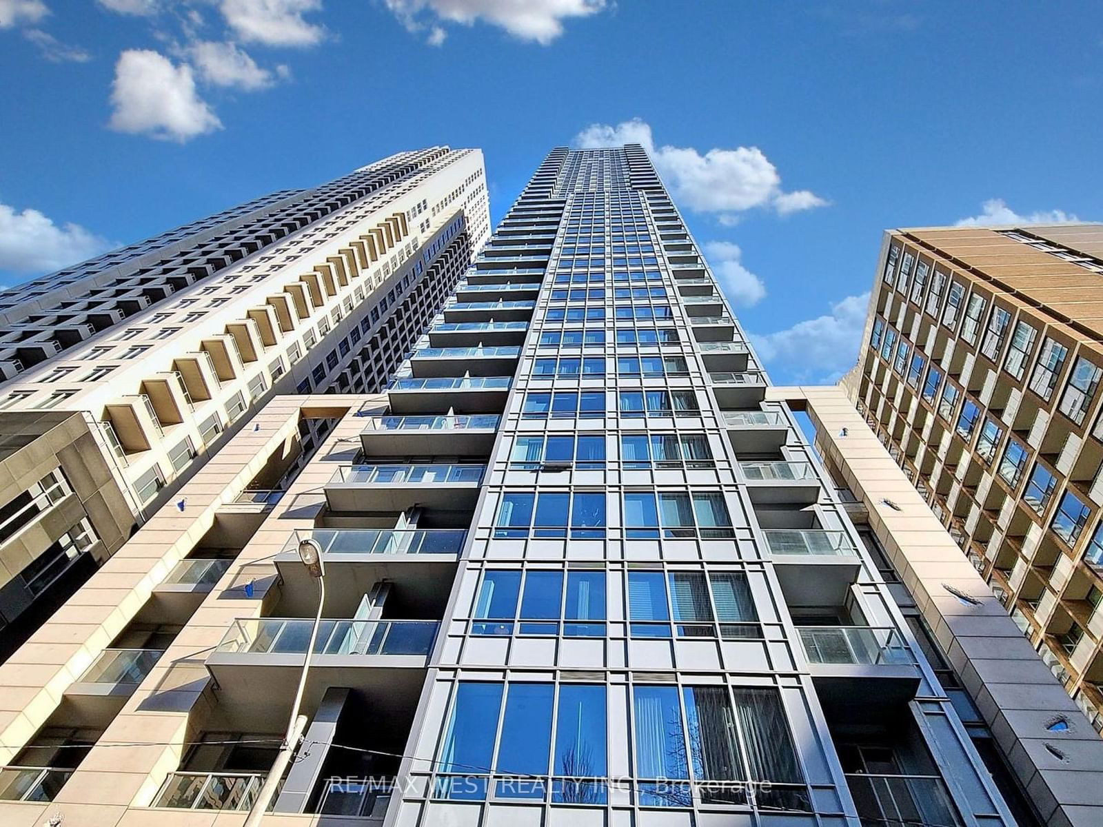 21 Balmuto St, unit 1202 for sale - image #2