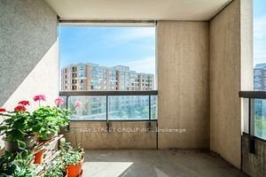 15 Northtown Way, unit 725 for rent - image #11