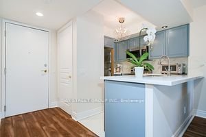 15 Northtown Way, unit 725 for rent - image #2