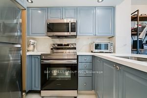 15 Northtown Way, unit 725 for rent - image #3