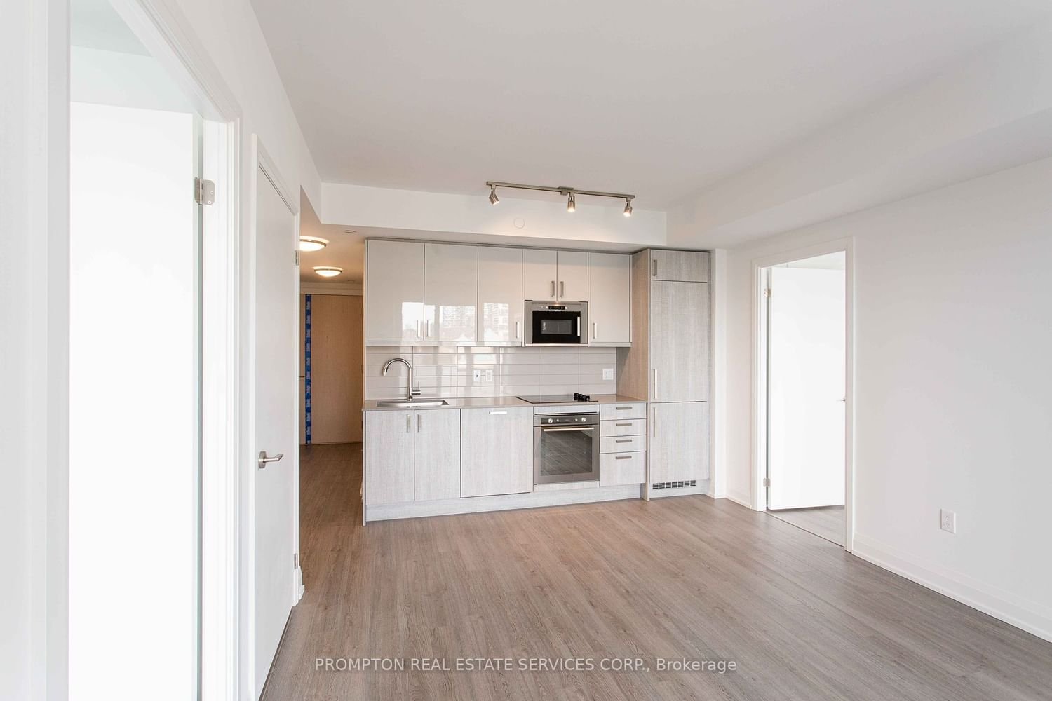 77 Mutual St, unit 1808 for rent - image #2