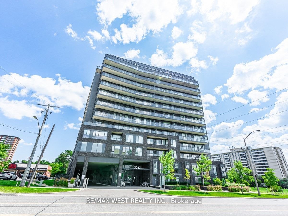 3237 Bayview Ave, unit 305 for rent - image #1