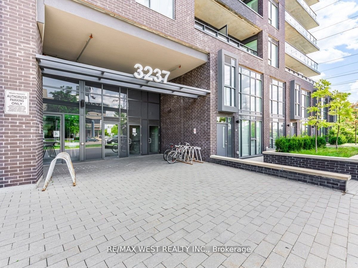 3237 Bayview Ave, unit 305 for rent - image #2