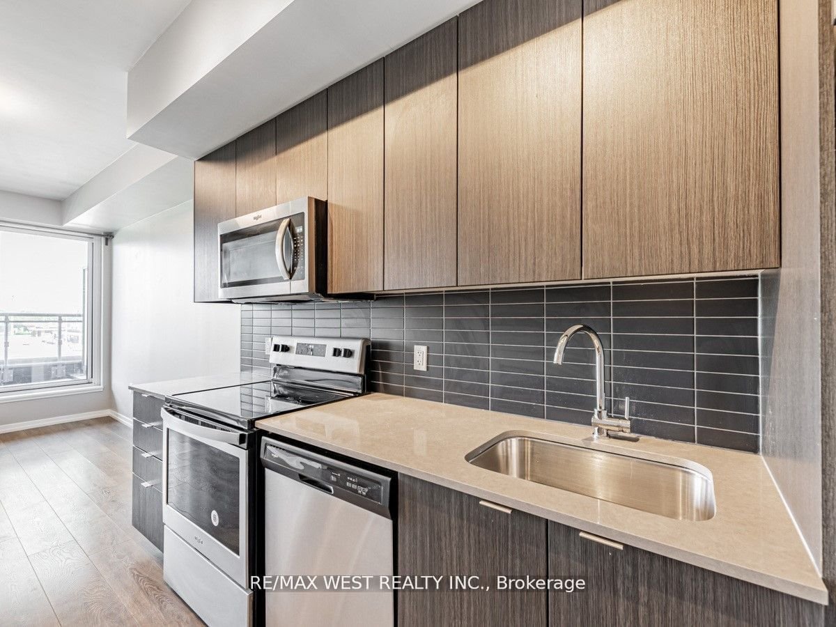 3237 Bayview Ave, unit 305 for rent - image #8