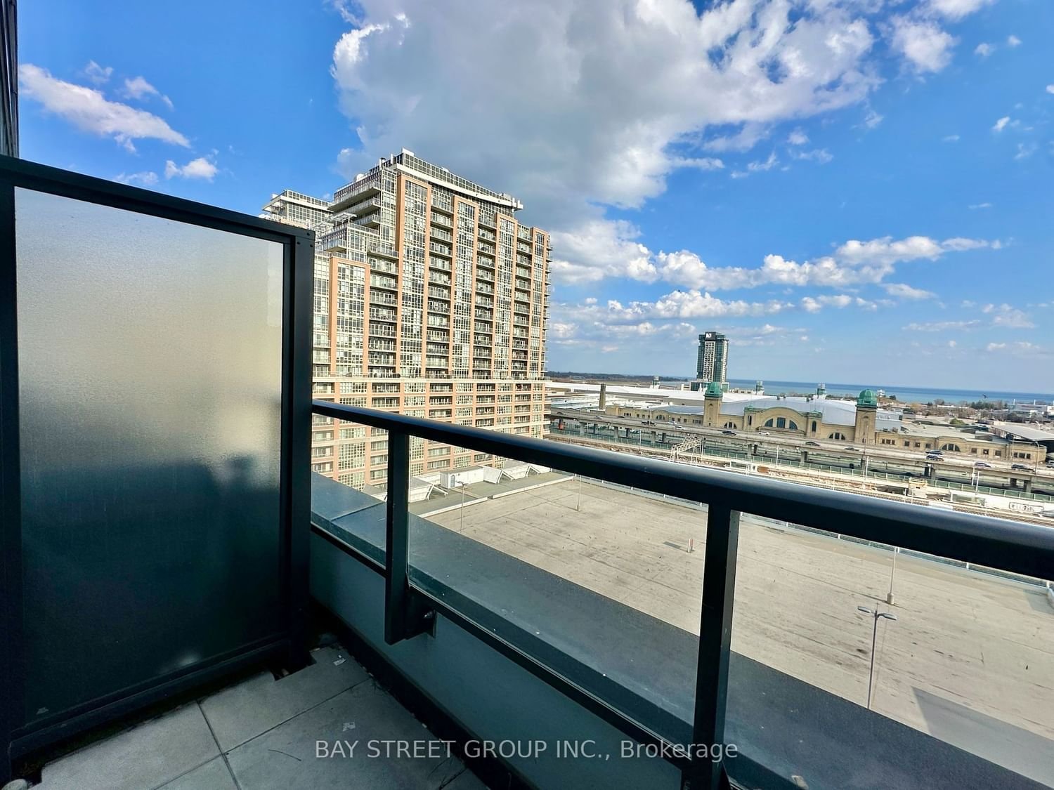 135 East Liberty St, unit 803 for rent - image #16