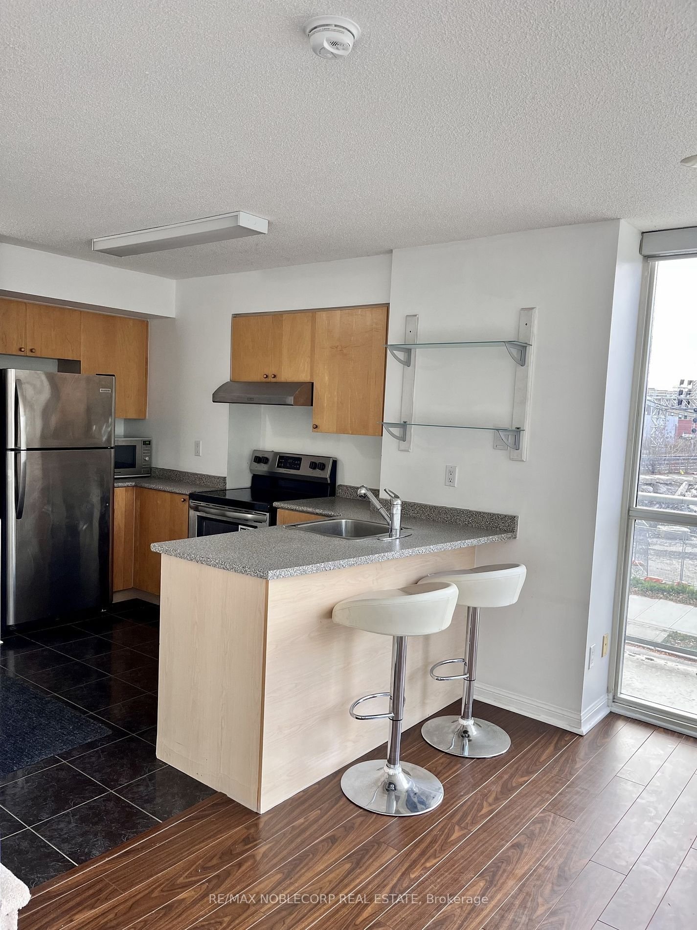 1029 King St W, unit 208 for rent - image #3