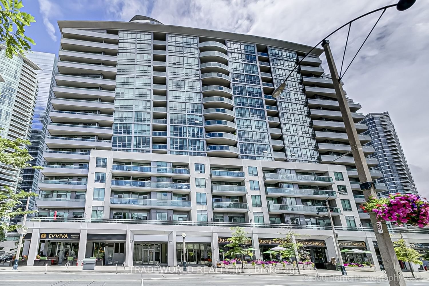 25 Lower Simcoe, unit 802 for rent - image #1