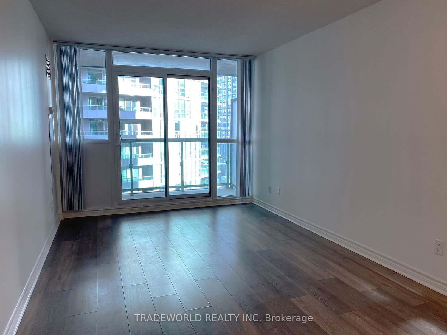 25 Lower Simcoe, unit 802 for rent - image #2