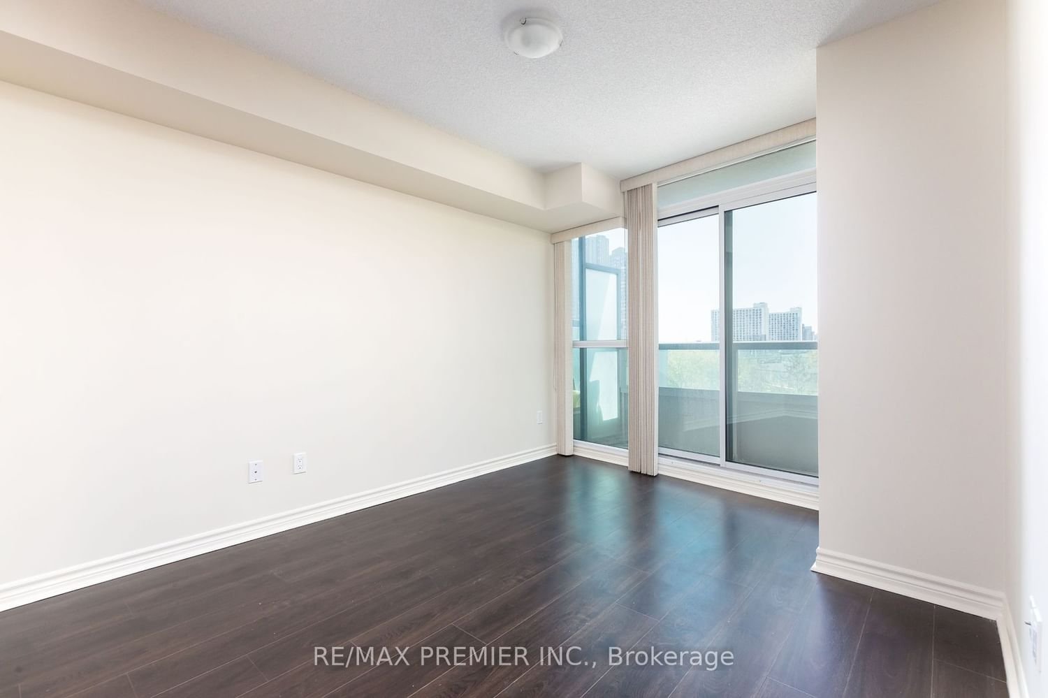 25 Lower Simcoe St, unit 718 for rent - image #13