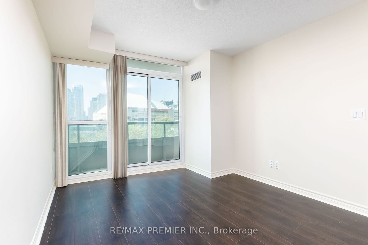 25 Lower Simcoe St, unit 718 for rent - image #14