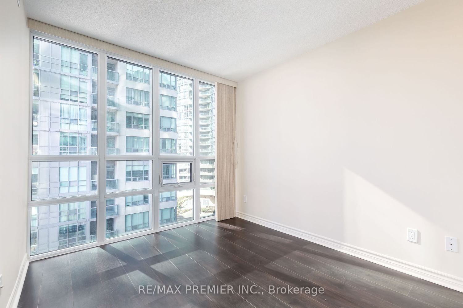 25 Lower Simcoe St, unit 718 for rent - image #16