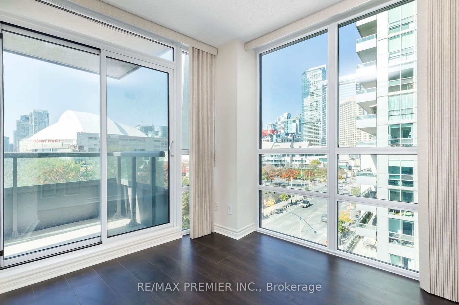 25 Lower Simcoe St, unit 718 for rent - image #18