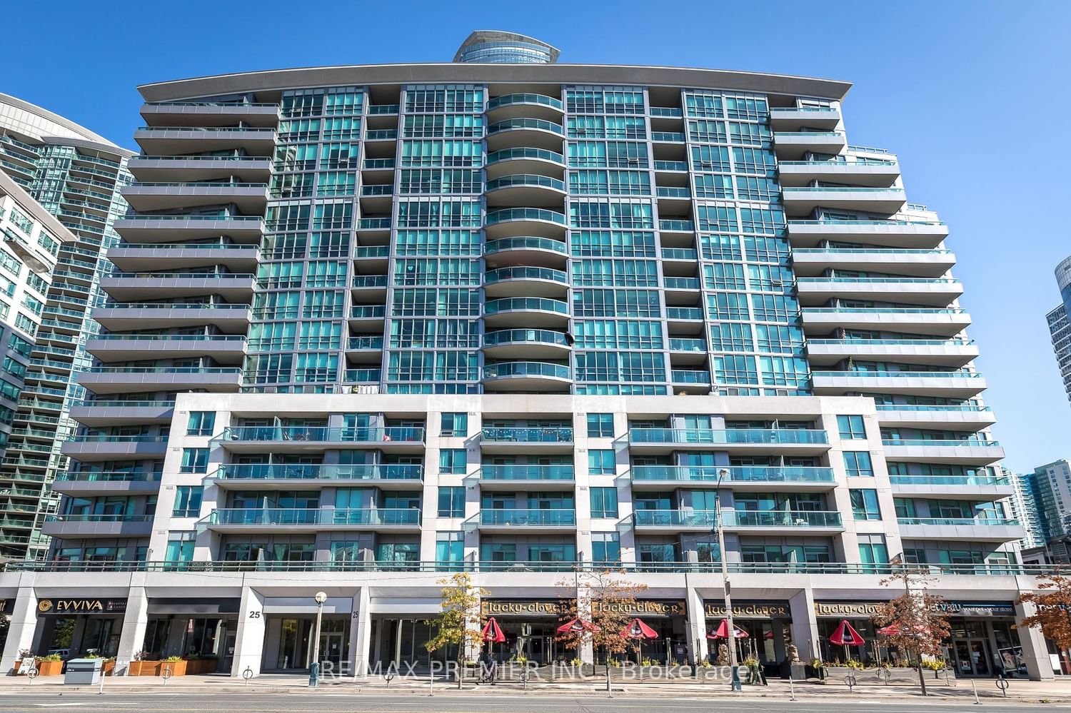 25 Lower Simcoe St, unit 718 for rent - image #2