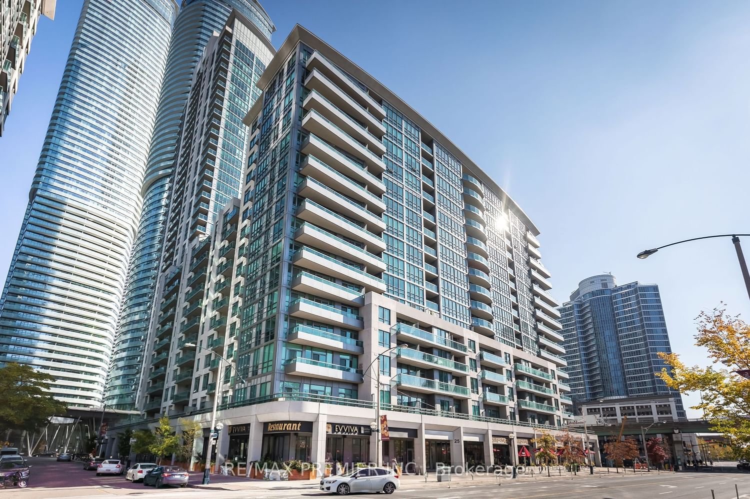 25 Lower Simcoe St, unit 718 for rent - image #3