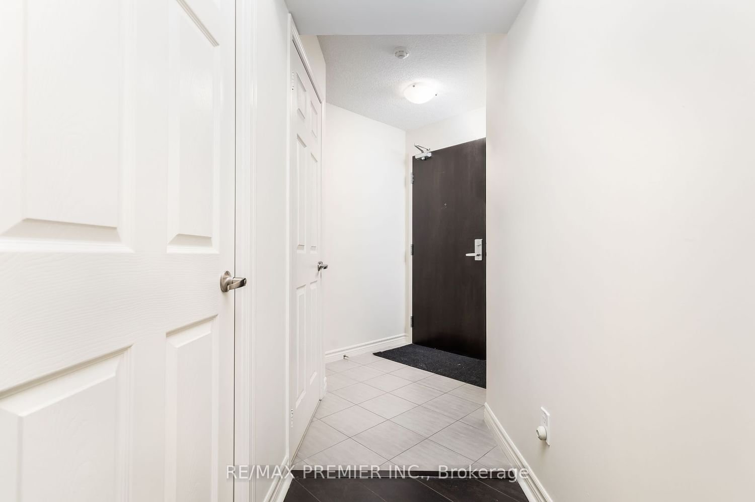 25 Lower Simcoe St, unit 718 for rent - image #5