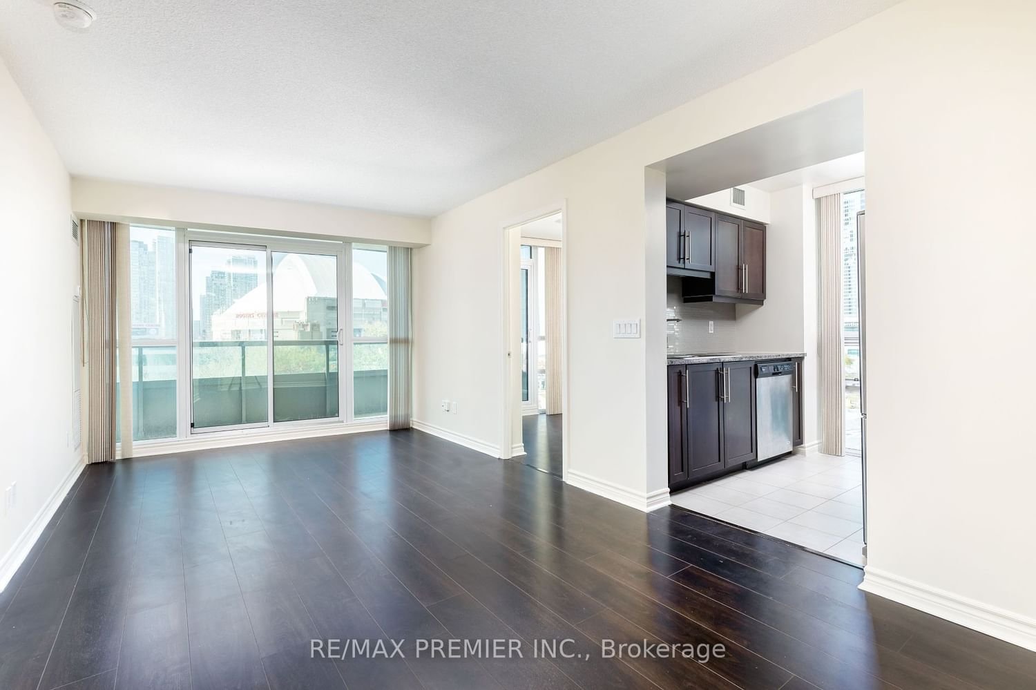 25 Lower Simcoe St, unit 718 for rent - image #6