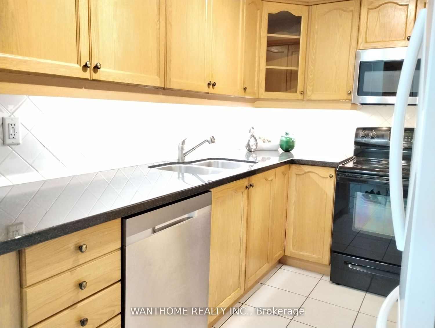 205 The Donway W, unit 527 for rent - image #3