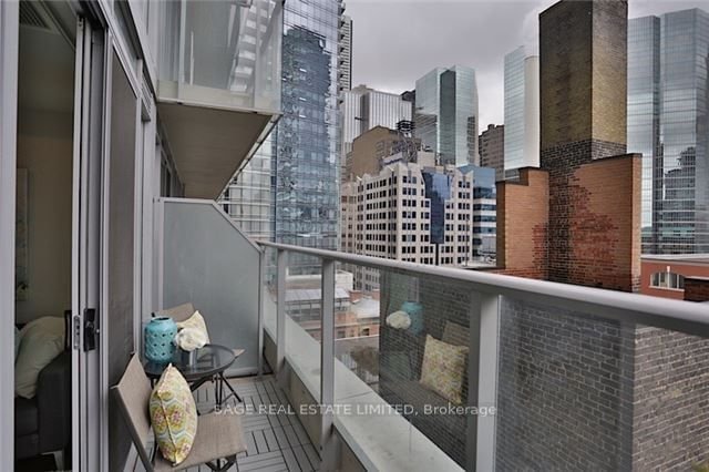126 Simcoe St, unit 802 for rent - image #15