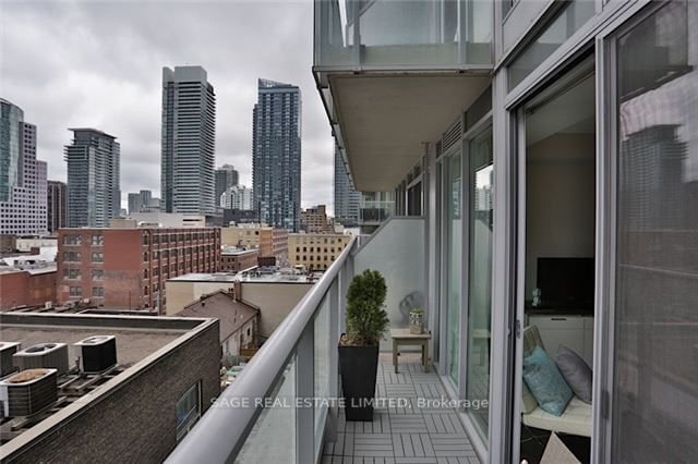 126 Simcoe St, unit 802 for rent - image #16