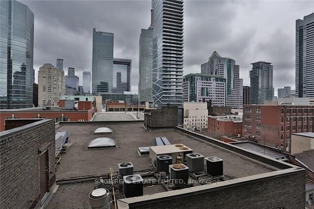 126 Simcoe St, unit 802 for rent - image #18