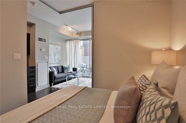 126 Simcoe St, unit 802 for rent - image #6