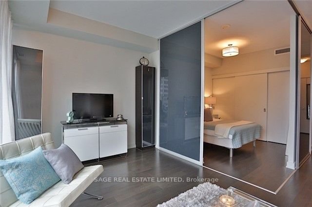 126 Simcoe St, unit 802 for rent - image #8