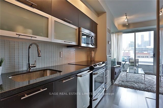 126 Simcoe St, unit 802 for rent - image #9