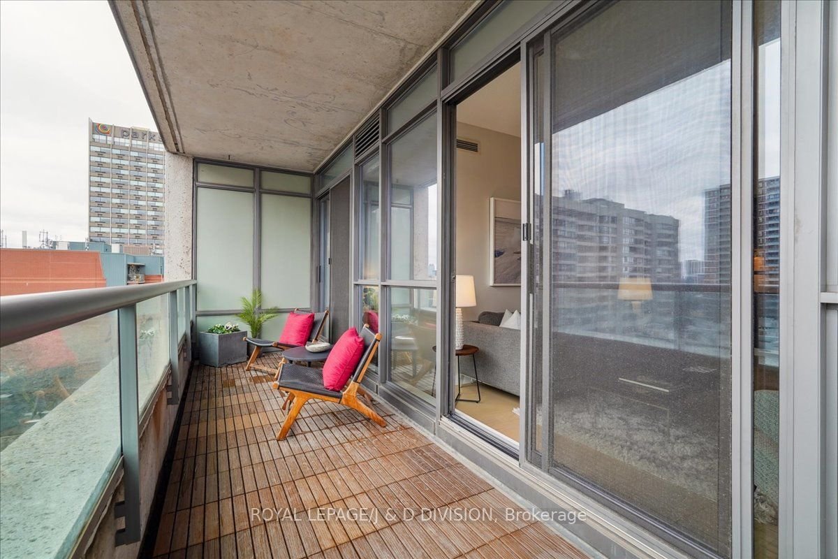 281 Mutual St, unit 809 for sale - image #17