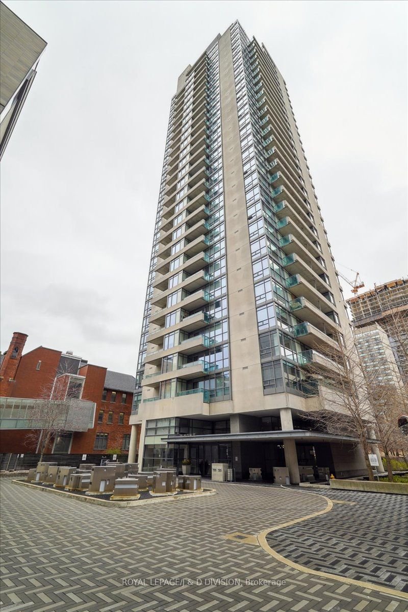 281 Mutual St, unit 809 for sale - image #2