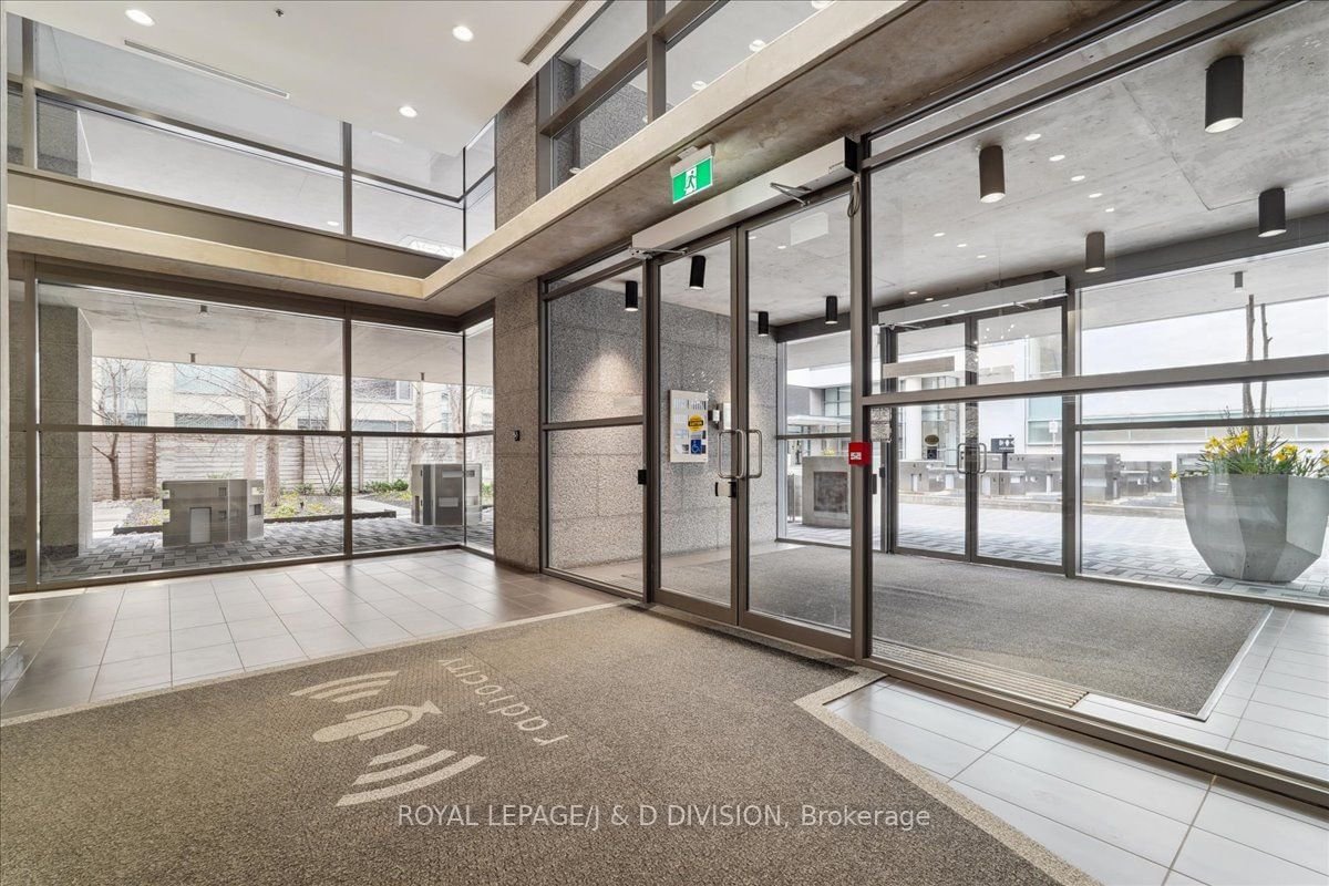 281 Mutual St, unit 809 for sale - image #3
