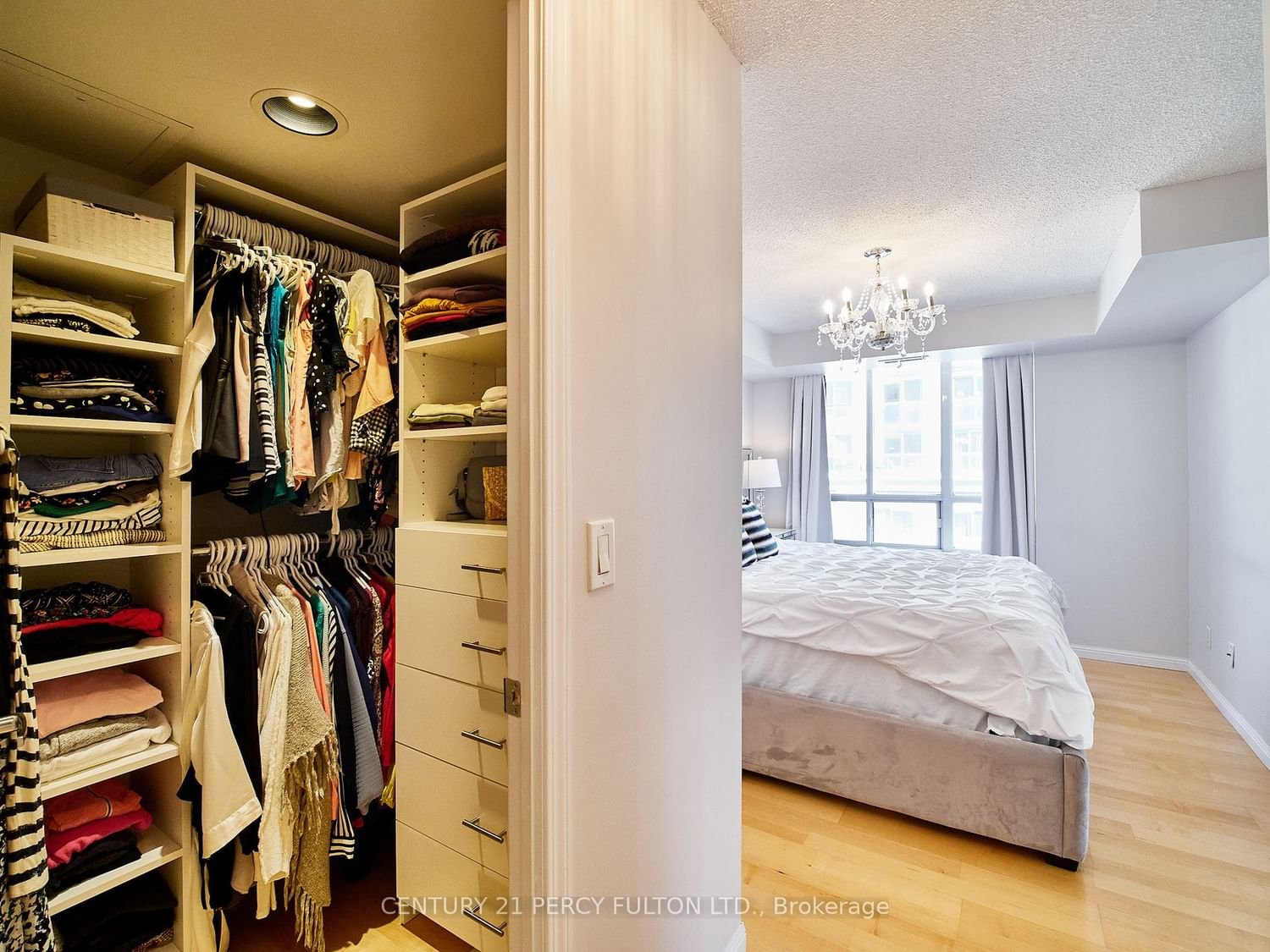 140 Simcoe St, unit 809 for rent - image #11