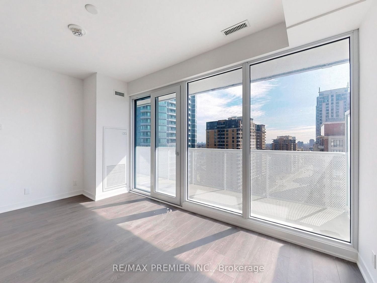 15 Holmes Ave, unit 1311 for sale - image #10