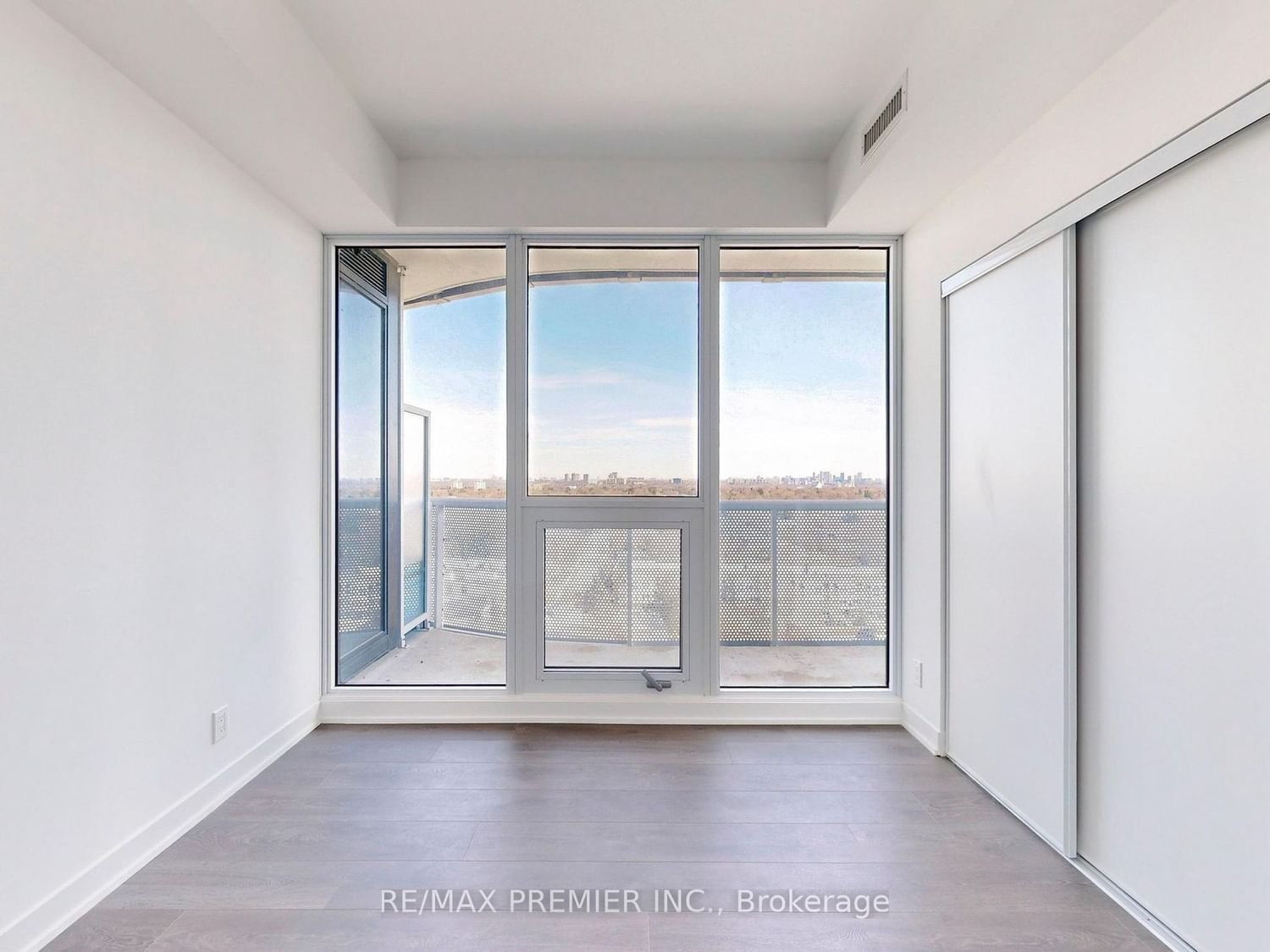 15 Holmes Ave, unit 1311 for sale - image #16