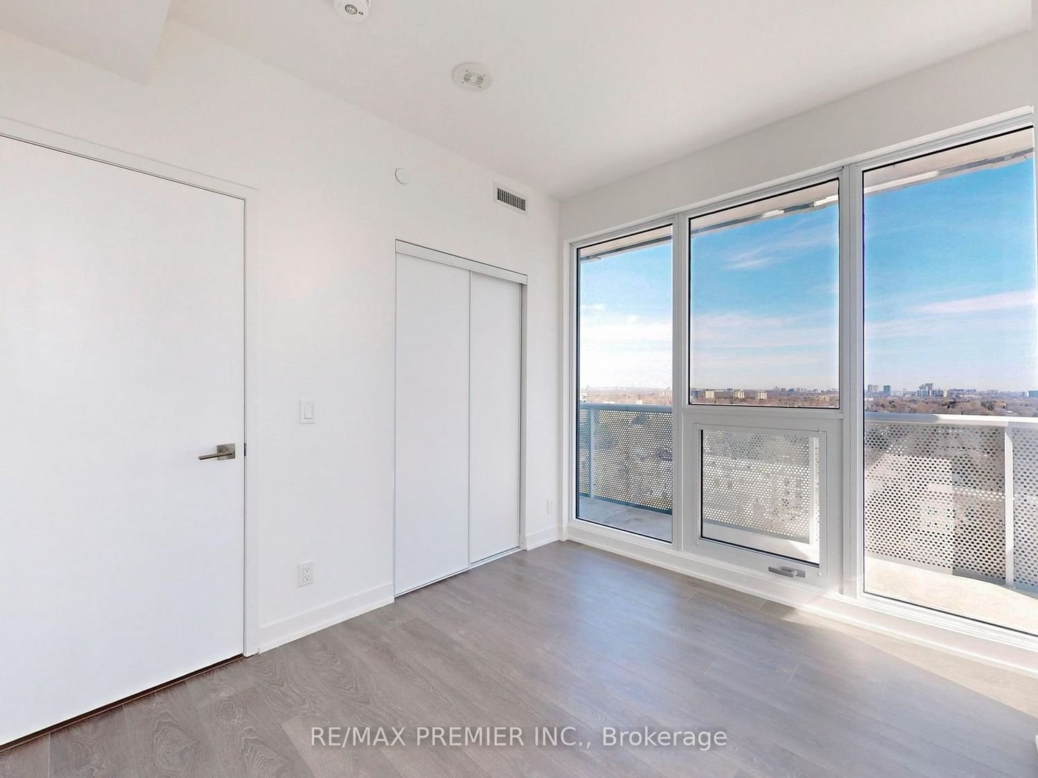 15 Holmes Ave, unit 1311 for sale - image #19
