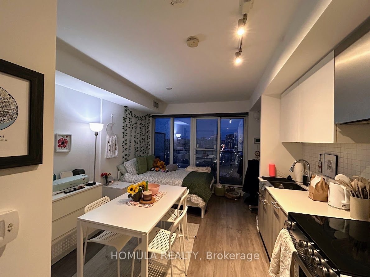 251 Jarvis St, unit 1611 for rent - image #2