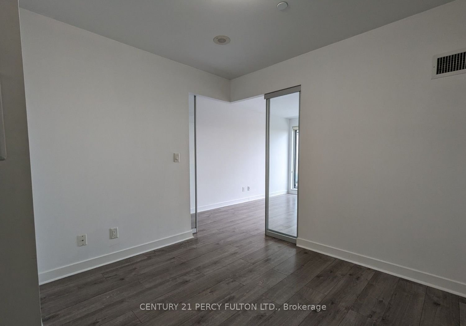 58 Orchard View Blvd, unit 1009 for rent - image #3