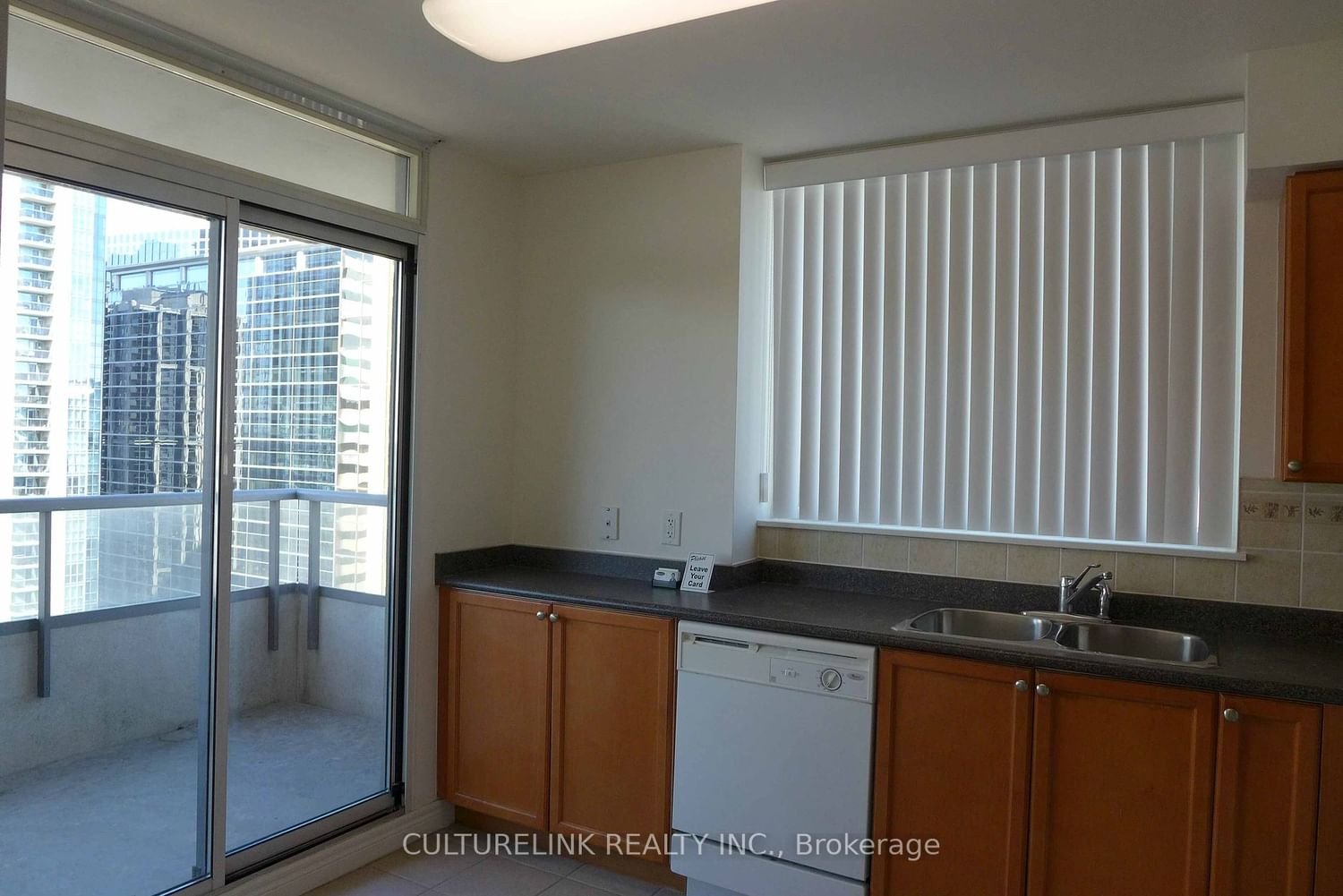 23 Hollywood Ave, unit 2302 for rent - image #4