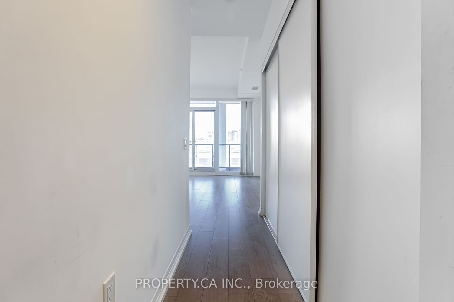 251 Jarvis St, unit 403 for rent - image #2