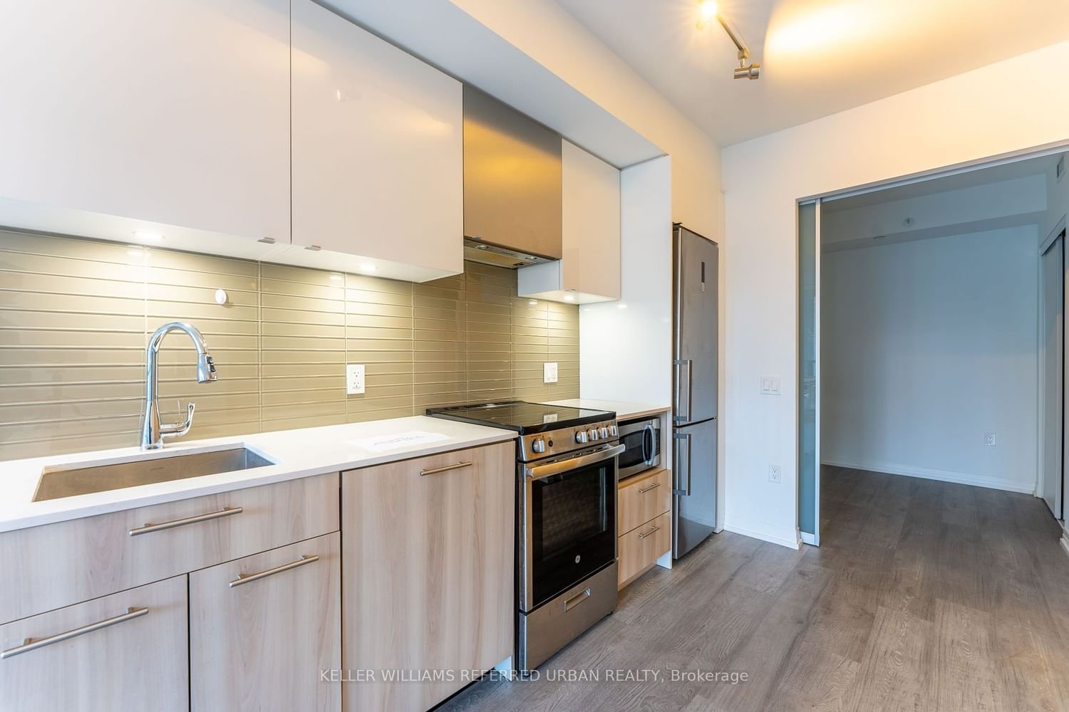 251 Jarvis St, unit 829 for rent - image #3