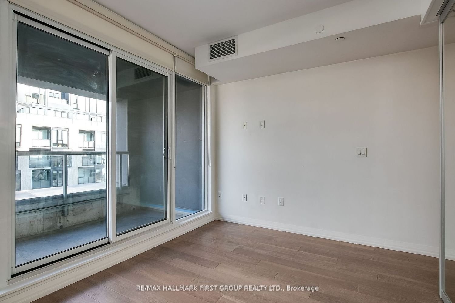 835 St Clair Ave W, unit 401 for rent - image #11