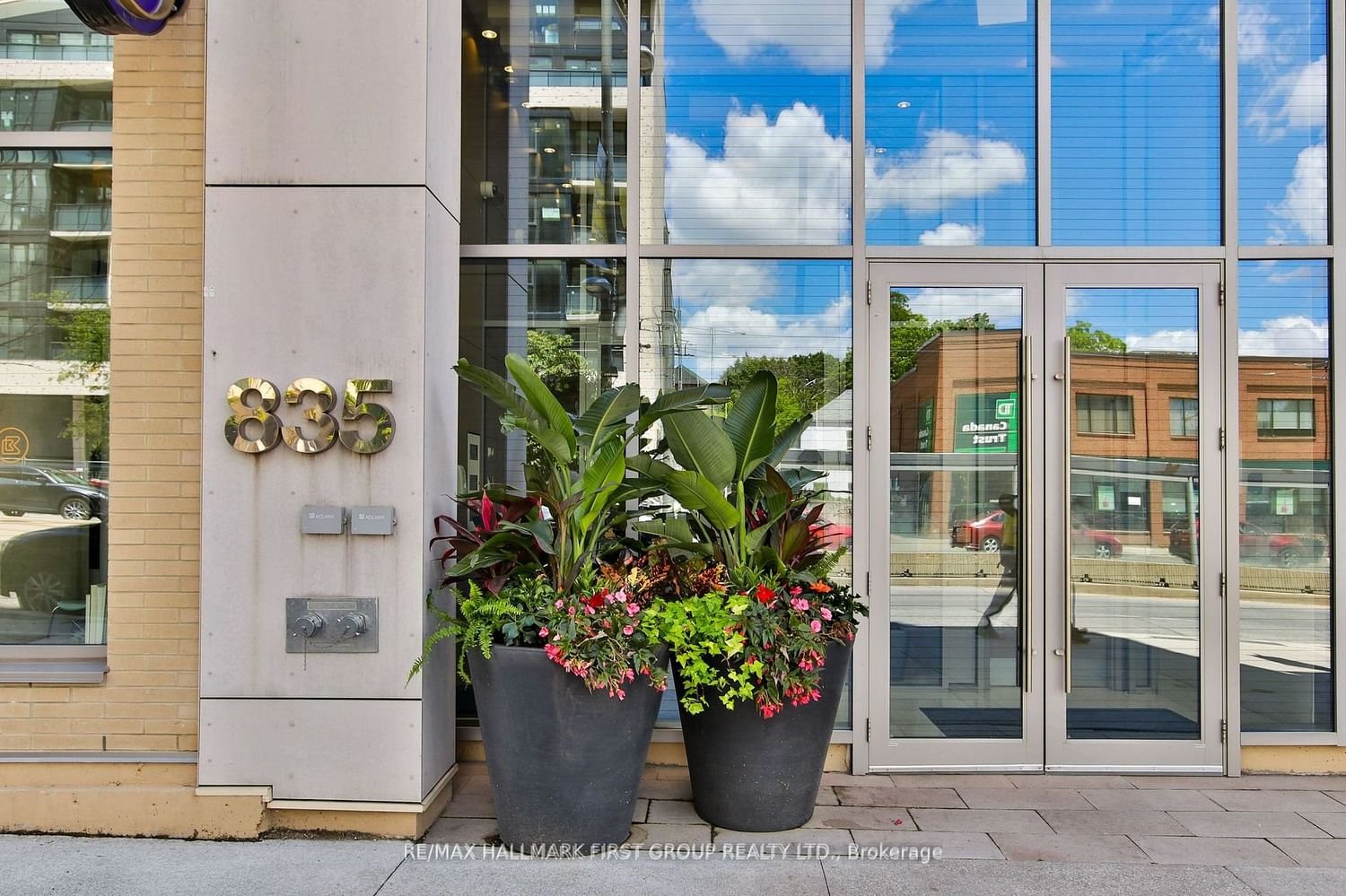 835 St Clair Ave W, unit 401 for rent - image #3